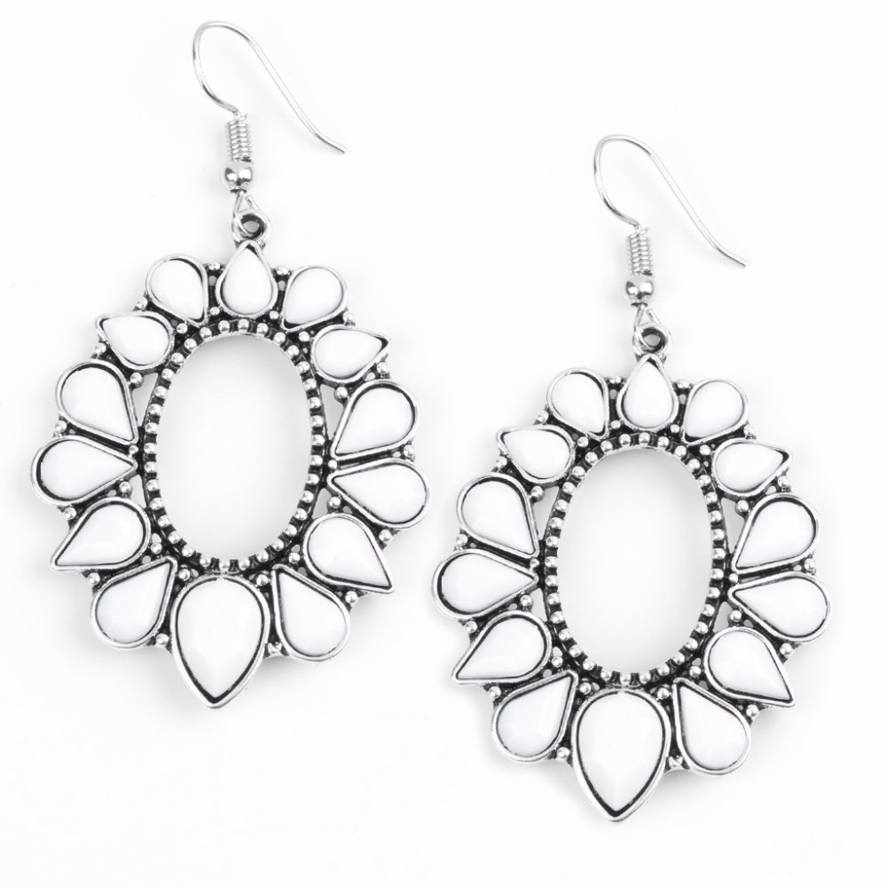 Fashionista Flavor - Paparazzi Earrings
